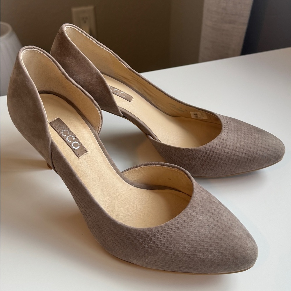 Ecco women’s suede pump heels